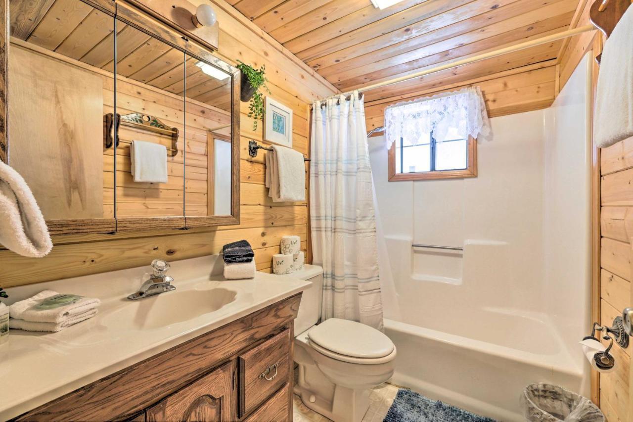 Rustic Duck Creek Village Cabin With Fire Pit! Exteriér fotografie